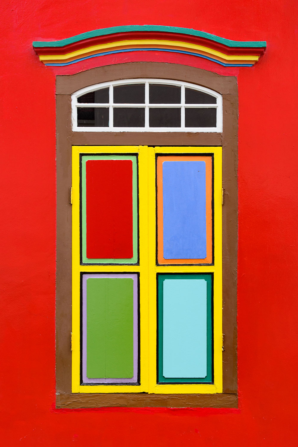 Travelling light coloured window shutter using in camera corrections