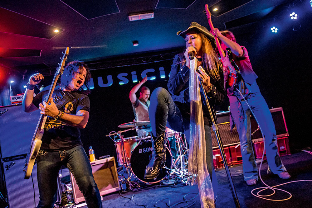 Gig photography Stacie Collins and the Al-Mighty 3