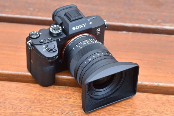 Tokina Firin 20mm F2 hood