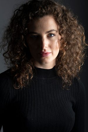 studio set-up side lighting portrait