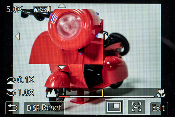 Mirrorless easy manual focusing
