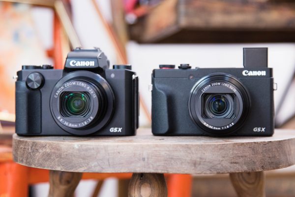 Canon PowerShot G5 X (left) & Canon PowerShot G5 X Mark II (right)