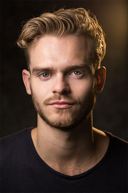 Headshots Rembrandt lighting kicker rim