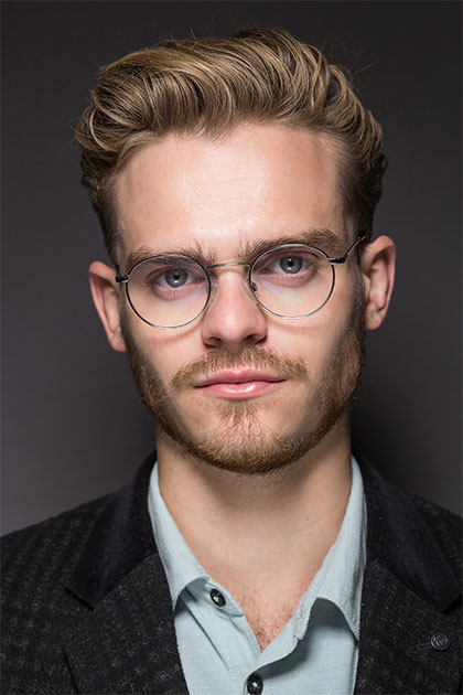 Headshots clamshell lighting