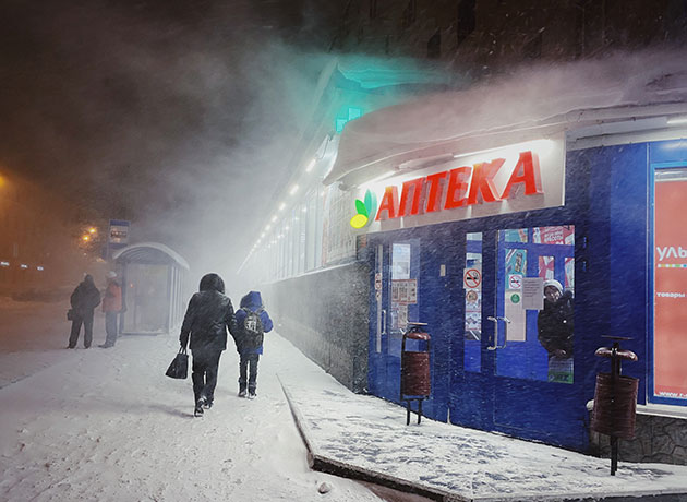 Amos Chapple woman waiting for bus