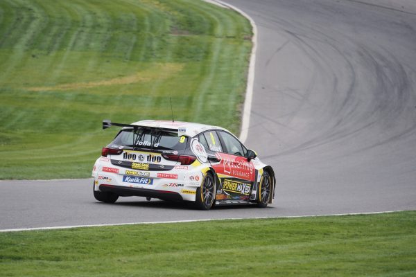 Olympus E-M1X motorsport sample