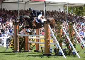 Jock Paget wins Badminton Horse Trials on Clifton Promise