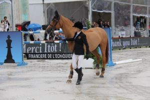 Itot De Chateaux retires in Paris