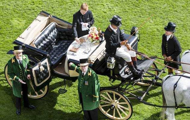 World's first horse-drawn Michelin-star dining experience by Asc