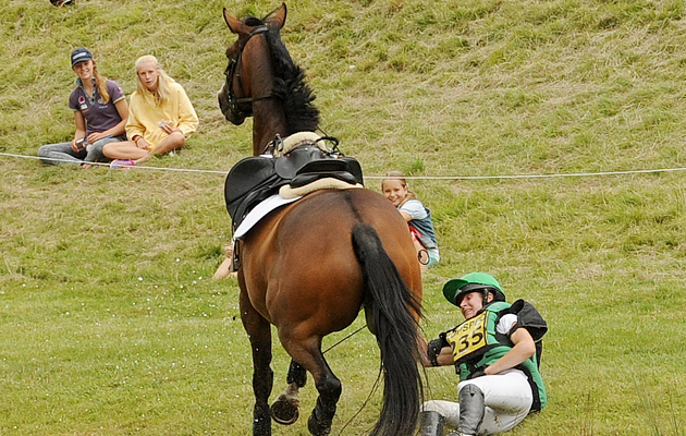 charlotte jeffes takes a tumble from willows patriarch in the corinthian cup gatcombe park 9-8-15-1