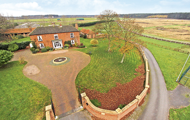Martin Grange Farm 120322 ph02