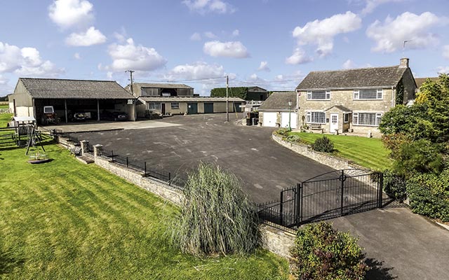 chosley-farm-brochure-cover