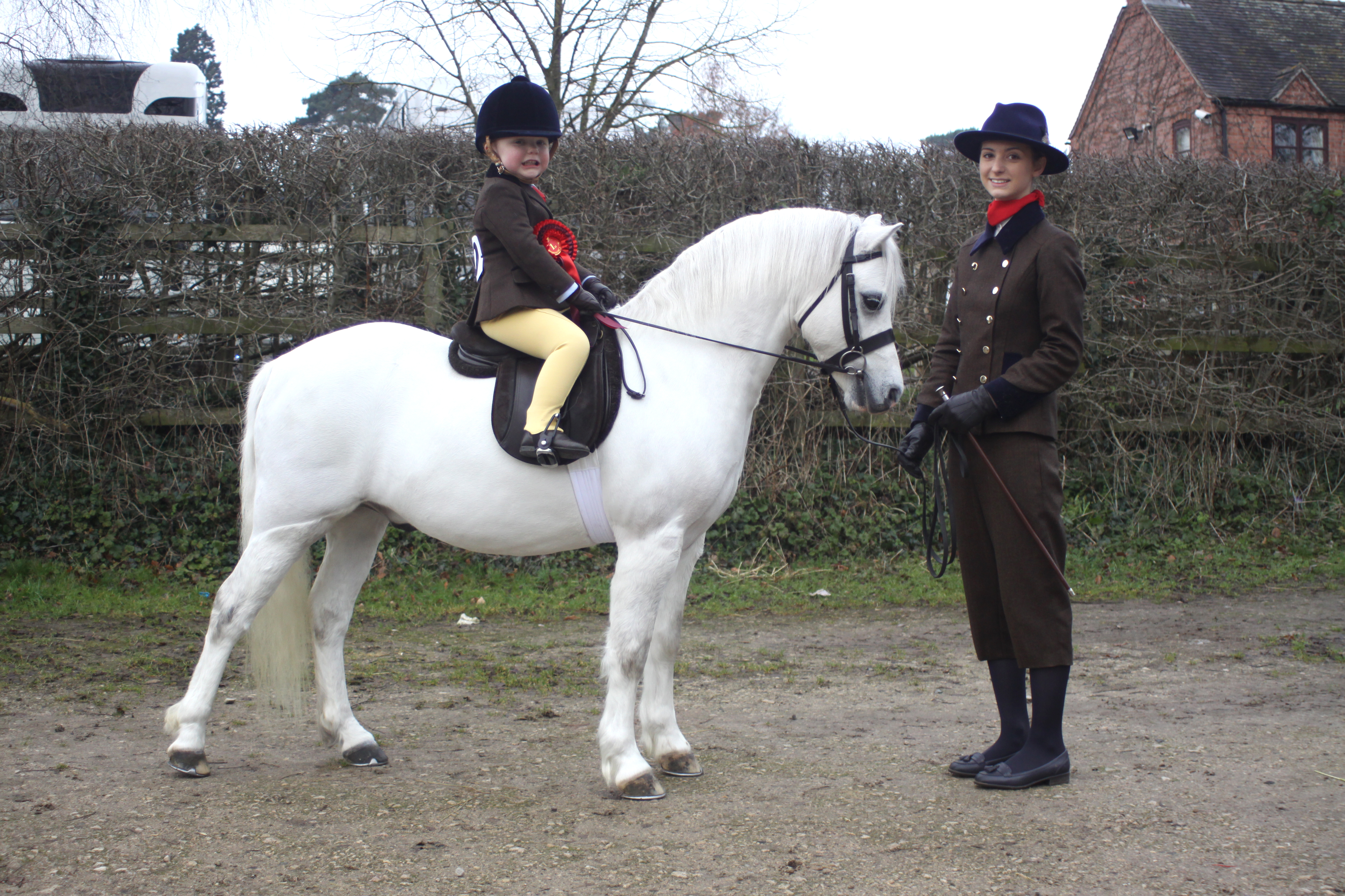 novice mini champion Malby Mahyong, rider Jessica Summers, handler Morgan Summers.