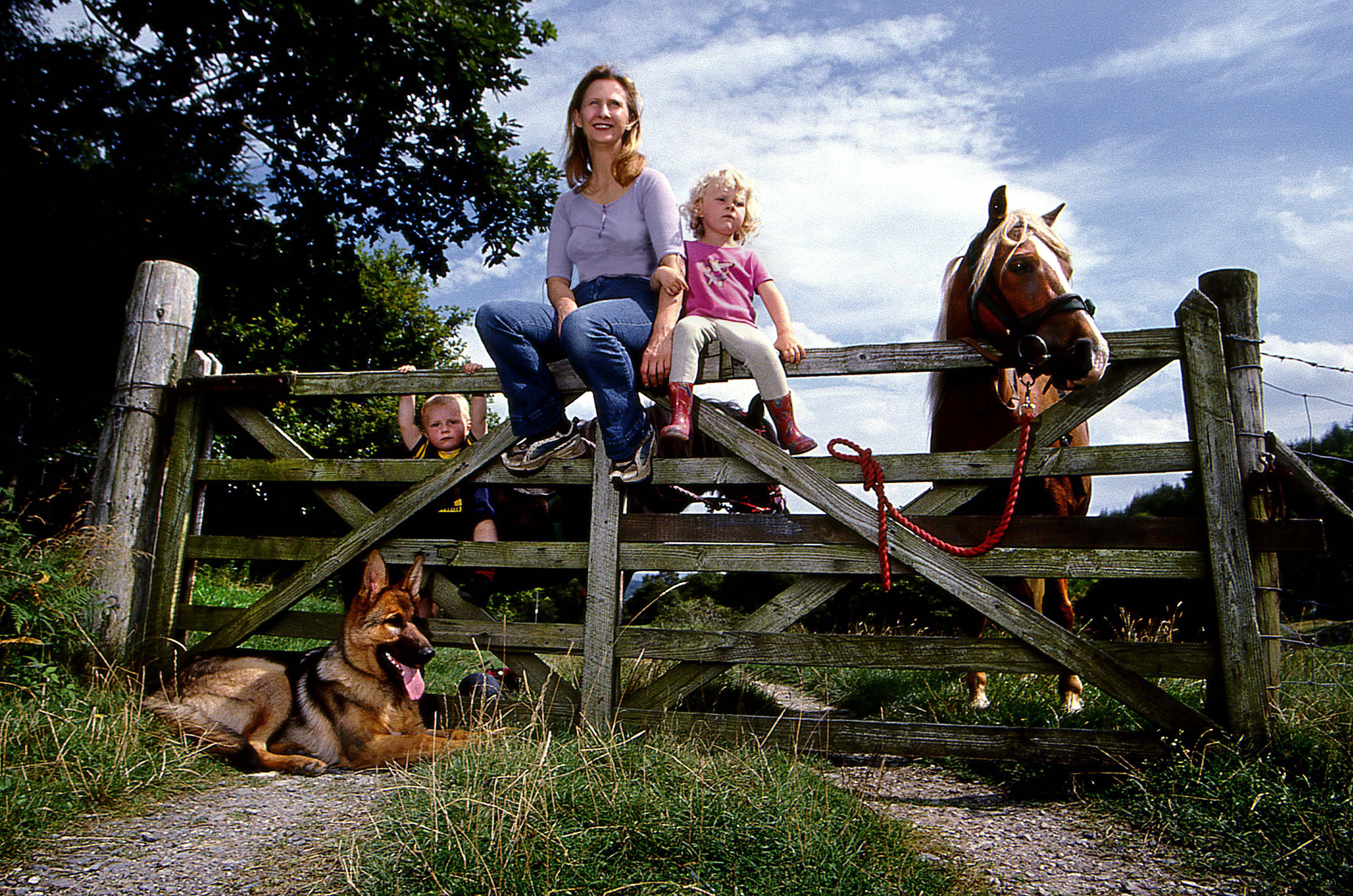 F.A.O. MATT SEATON ALICE ASKED ME TO SEND YOU THIS PICTURE AS PREFERRED IT. PHOTO. STEVE PEAKE ALICE DOUGLAS WITH HER CHILDREN- TIBALT AND HERO.