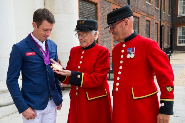 Scott Brash with Chelsea Pensioners at the Royal Hospital Chelsea.  Photos by Kirsten Holst. (contact: www.kirstenholst.com)