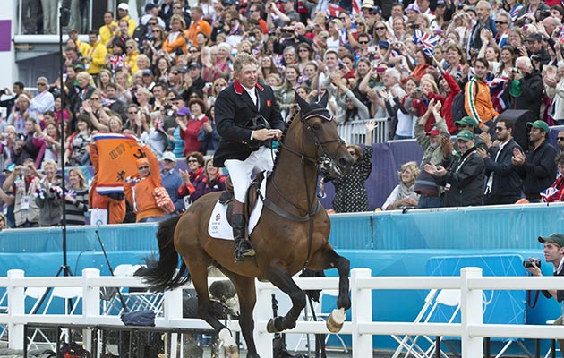 Britain's Nick Skelton makes a victory lap after the medals ceremony for the team Show Jumping event of the 2012 London Olympics at the Equestrian venue in Greenwich Park, in London, on August 6, 2012. AFP PHOTO / JOHN MACDOUGALL (Photo credit should read JOHN MACDOUGALL/AFP/GettyImages)