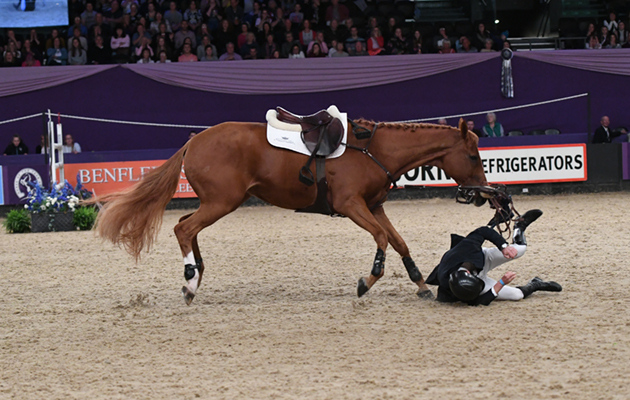 joseph clayton Crak De Beaurepaire Z thrills and spills fall falling Thistledown Stakes at the Horse of The Year Show 2018 at the NEC near Birmingham in the UK between 2nd- 7th October 2018