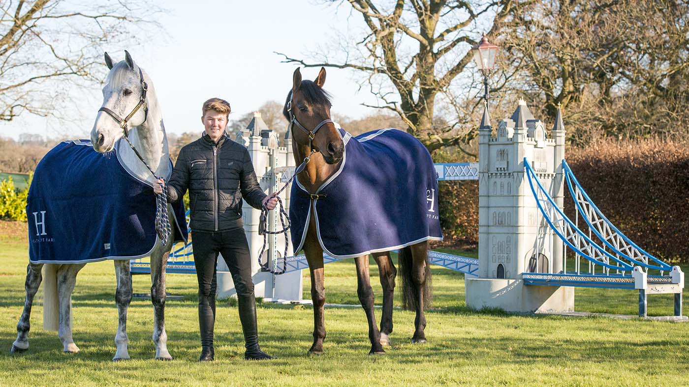 Sieco II, Harry and ABC Quantum Cruise infront of the tower bridge fence from the olymipcs