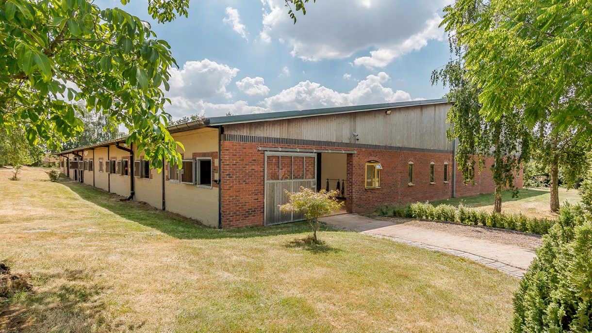A country estate with Instagramworthy views, an immaculate stable yard and the indoor arena of