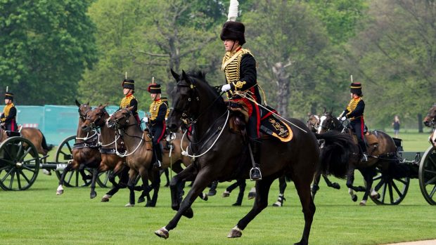 Members of The King’s Troop Royal Horse Artillery ride into position in Hyde Park. HM THE QUEEN’S BIRTHDAY GUN SALUTES IN LONDON: THE KING’S TROOP ROYAL HORSE ARTILLERY TO FIRE IN HYDE PARK 1200 Noon Although Her Majesty The Queen’s 93rd birthday fell on Easter Sunday, 21st April, in keeping with tradition, Gun Salutes are never fired on a Sunday, the Birthday Salute was performed by Regular and Reserve soldiers on Easter Monday, the 22nd April, in London at two visually spectacular events. MoD Crown Copyright Sgt Randall RLC