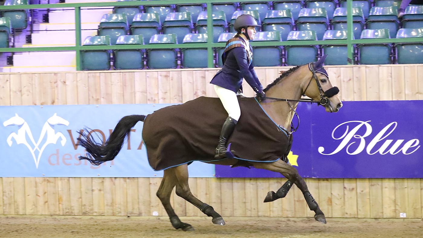 Blue Chip Winter Championships 2019 38 - Voltaire Design Pony Sapphire Championship  1 00m Winner 0026 - Attyrory Golden Lady and Elysia Heagren Bond
