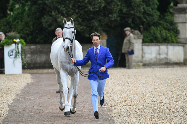 Badminton trot-up fashion