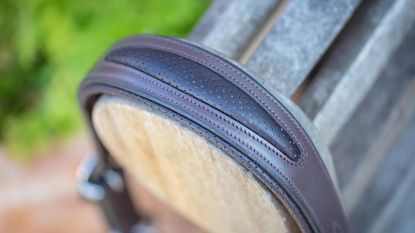 John Whitaker Chicago Briglia Cavallo In Pelle Perforata: Testiera Morbida Con Brillantini E Redini In Gomma 9 Anelli, Traspirante E Uniforme Distribuzione Pressione