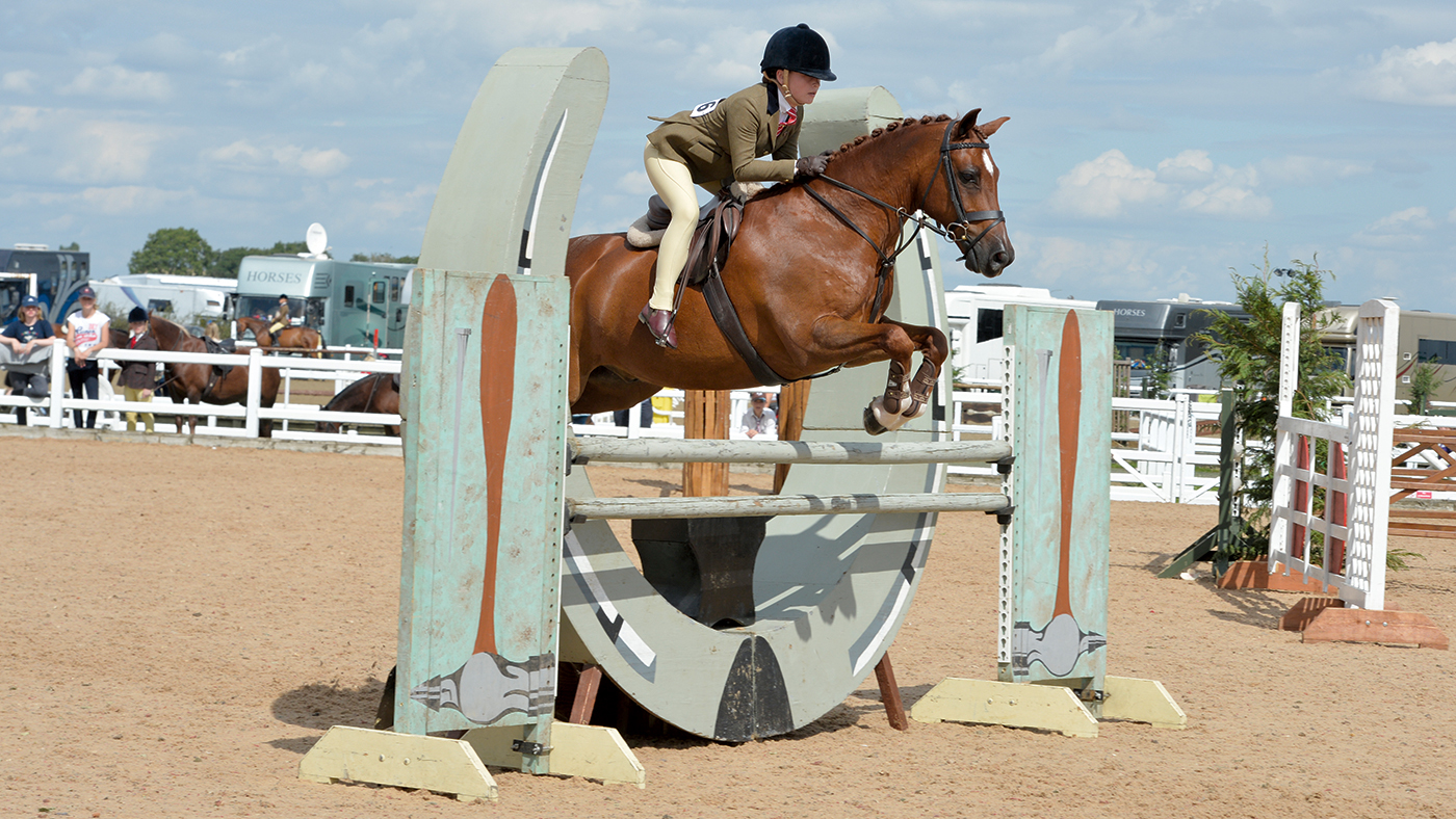 BSPS Summer Champs. Saturday 26.08.17 Classic Security Ring "Leavesley Group" Desert Orchid Blue Riband WHP of The Year Cl. 2 143cm No. 406 See Trish for details Midnight Romeo and Gemma Pallett