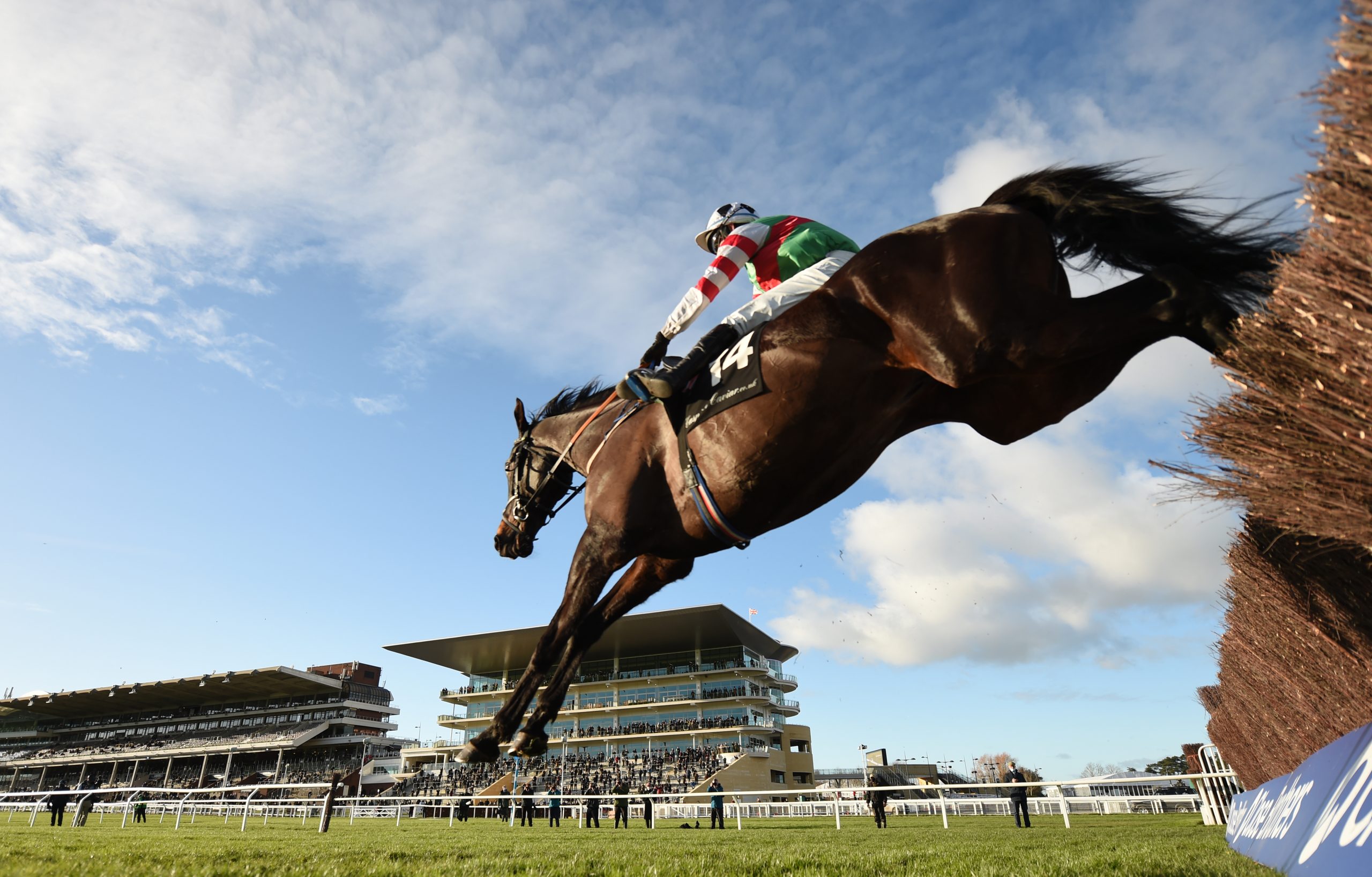 Chatham Street Lad and Darragh O'Keeffe fly the last to win 12-12-20