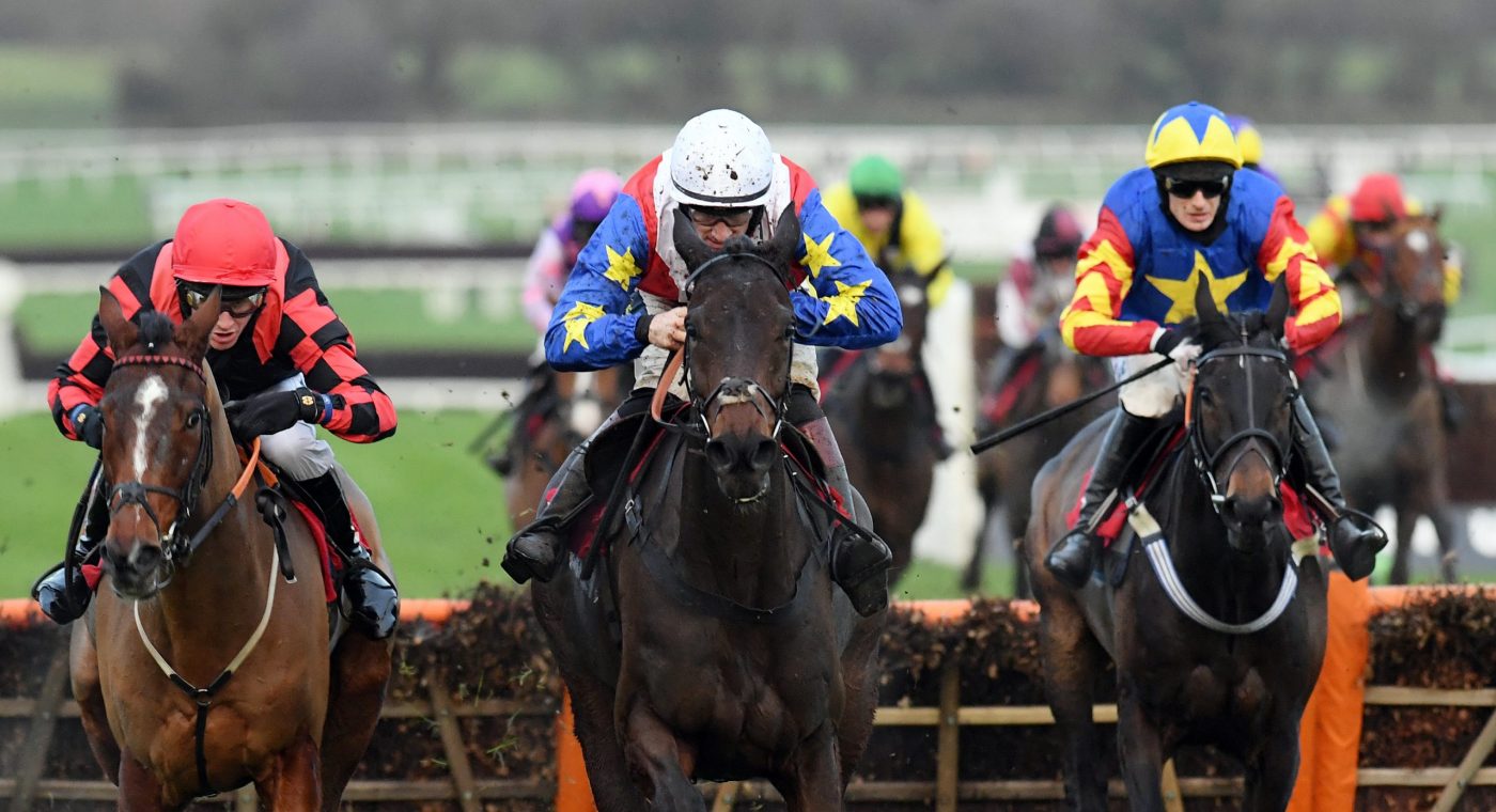Come On Teddy and Sam Twiston Davies (centre) wins 11-12-20