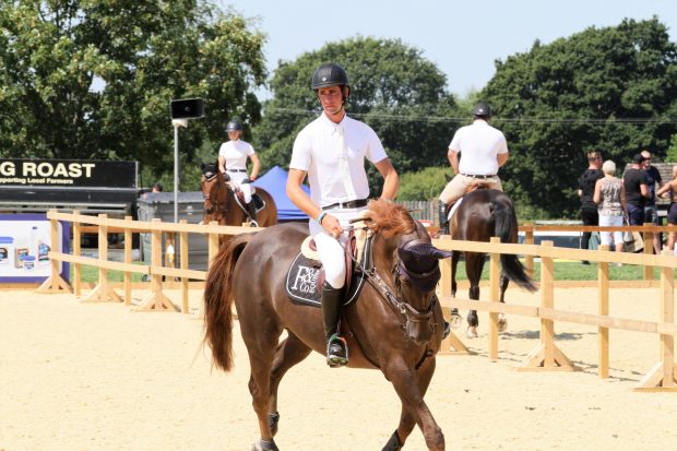 How to pick up the correct canter lead