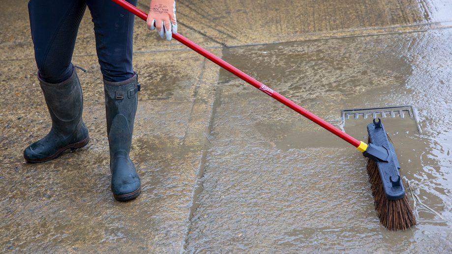 Herbie’s Quickie 24in Super Bulldozer broom review