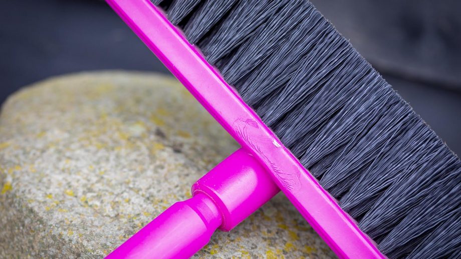 Harold Moore stable and yard broom review