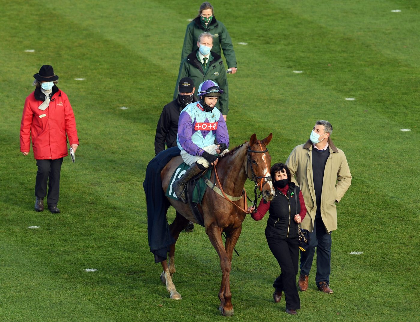 Madiera Mist and Alan Johns with trainer Tim Vaughn 11-12-20