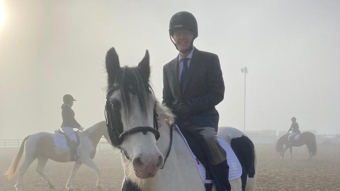 79-year-old rider with terminal cancer smiles his way through dressage ...