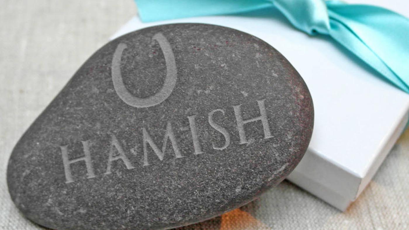 Personalised horseshoe pebble