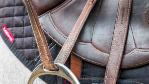 how to measure stirrup leathers