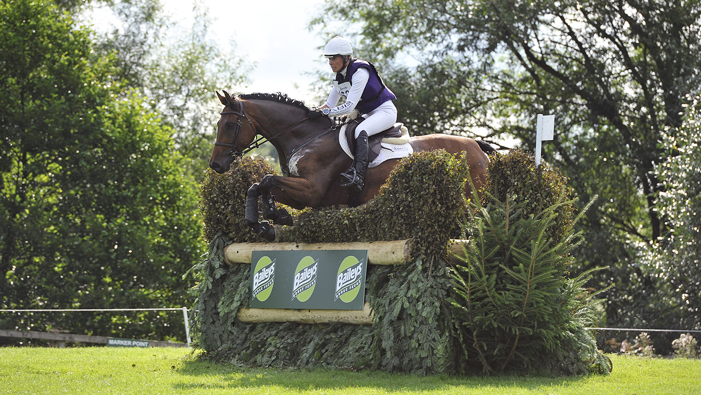Goergie Campbell riding Global Quest to a win at Somerford Park