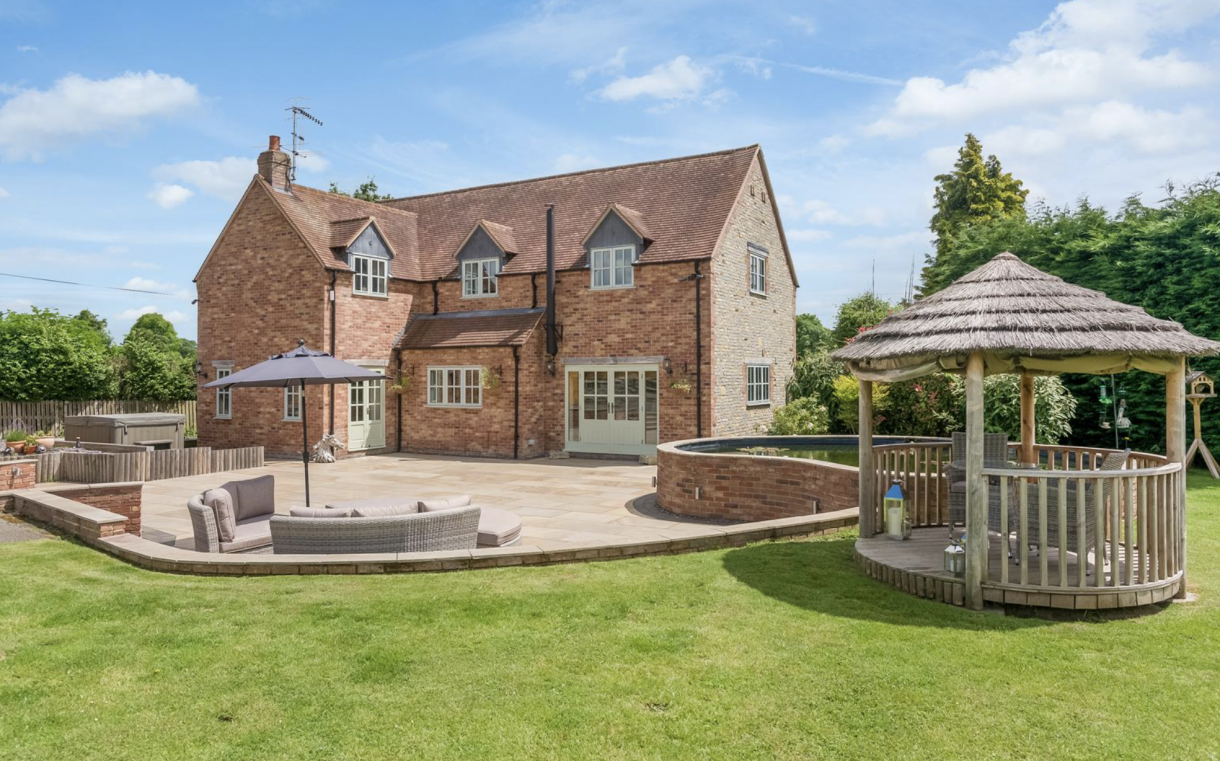 Equestrian home for sale Willow Farm in Wixford, Warwickshire