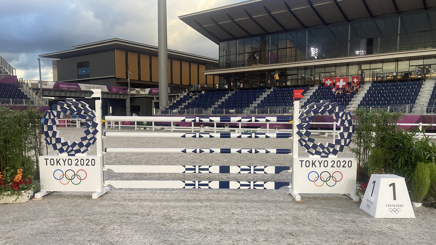 Olympic team showjumping course: fence 1