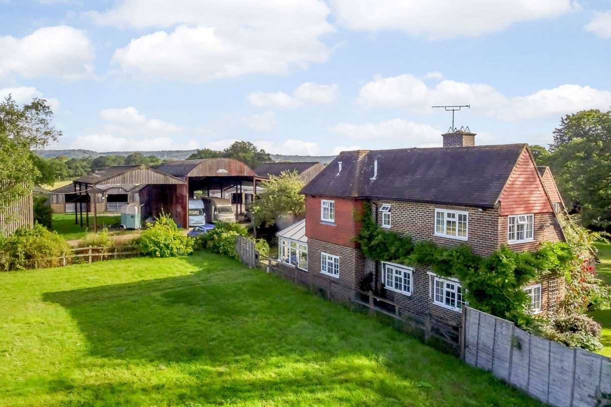 A beautiful farm with 15 stables, 34 acres, two arenas and two extra