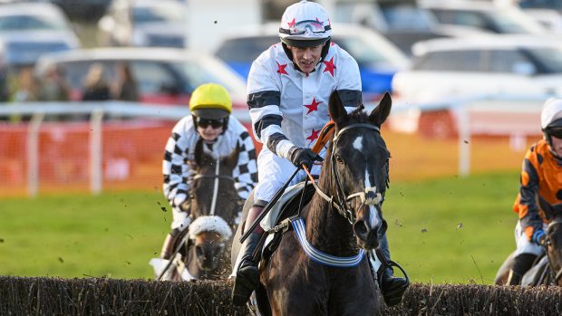 Luke Humphrey and CAVE QUEEN Revesby Races, Sunday 7 November 2021 © 2021 Nico Morgan. All Rights Reserved