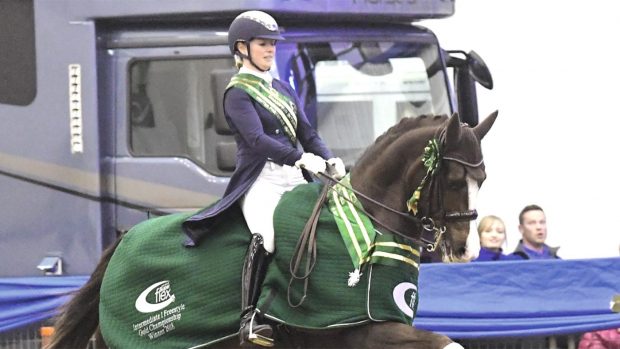 Sadie Smith rides Keystone Dynamite