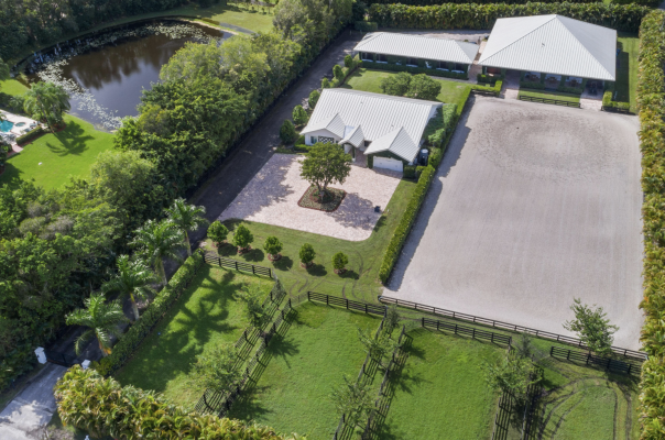 Right here comes the solar! Try this unbelievable equestrian property in Florida, full with 13 stables and an enviornment