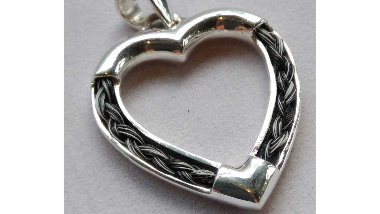 Horse hair keepsakes jewellery, keyrings, ornaments Horse & Hound