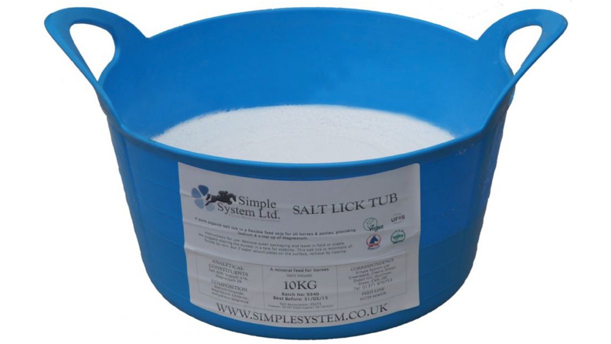 Best salt licks for horses flavoured, Himalayan and field Horse & Hound