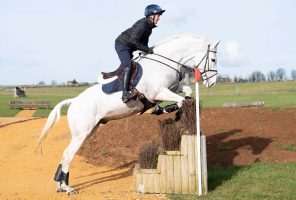 Tom McEwen cross-country schooling on Brookfield Benjamin Bounce