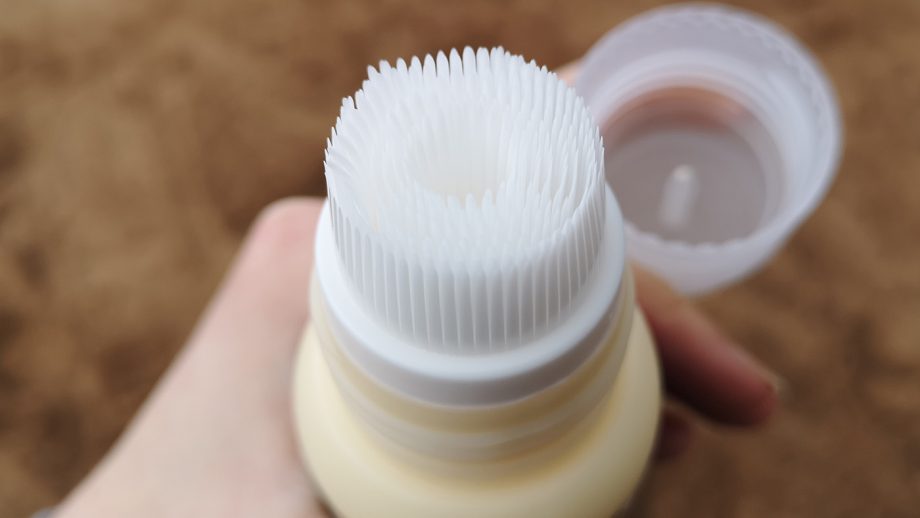 Leovet Hooflab Elastic Cream bristle