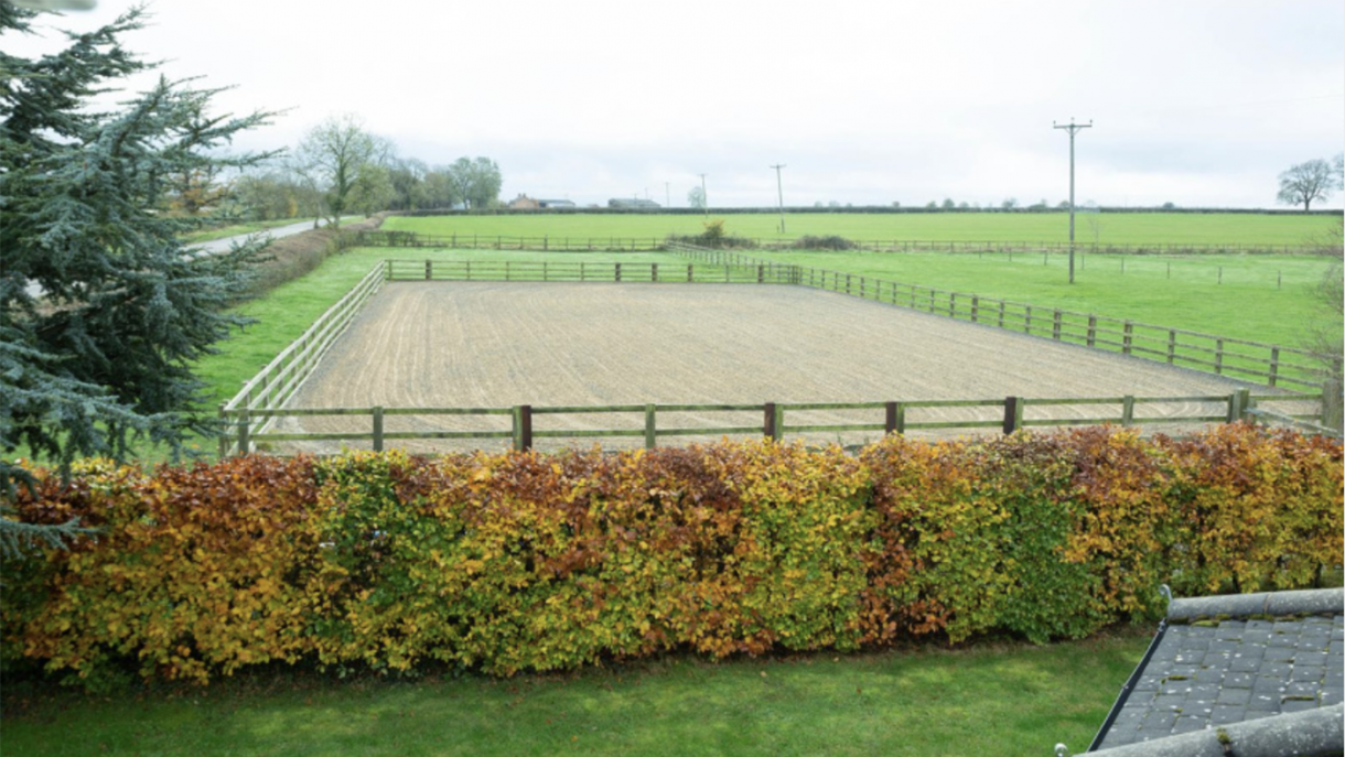 A delightful horsey setup with a family home, 10 acres, stables, an