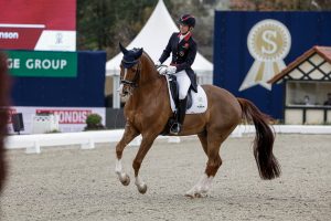 Laura Tomlinson riding Fallatijn in Hagen